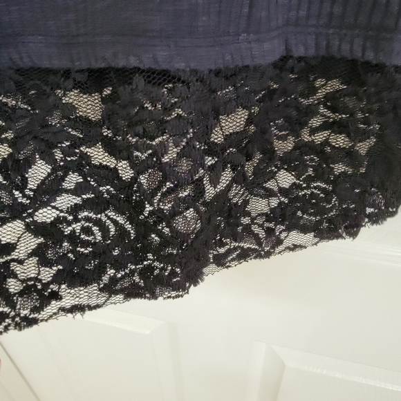 VOCAL Lace Bottom Embellished Top - Picture 5 of 5